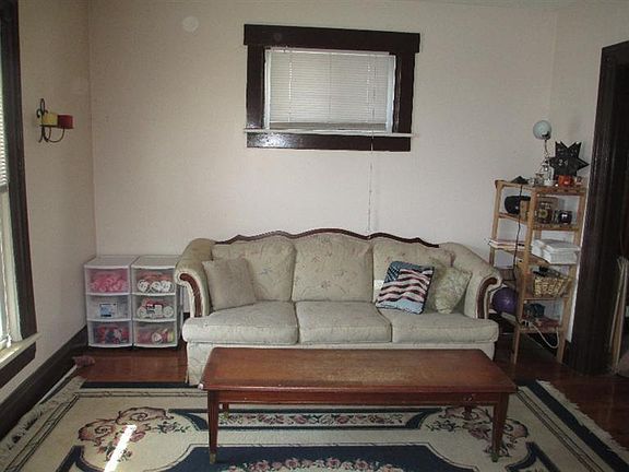 5th image of 1041 Wyoming St