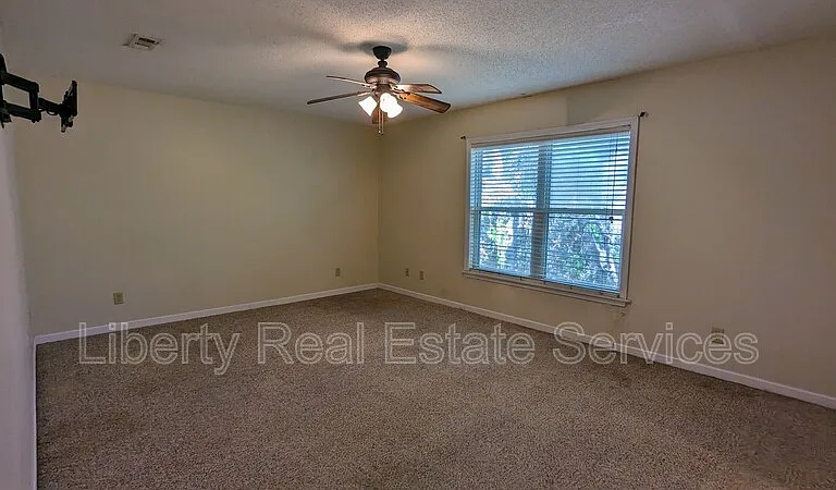 306 N Main St #2C — Photo 3