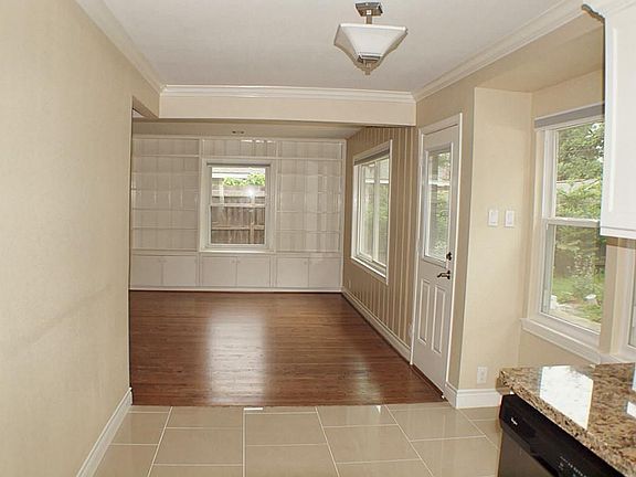5th image of 3010 Castlewood St