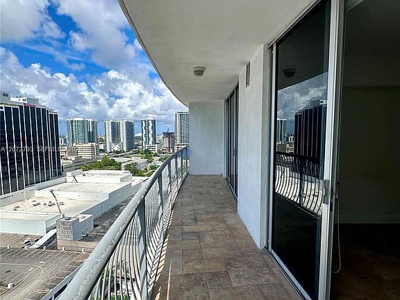 2nd image of 1750 N Bayshore Dr #2406