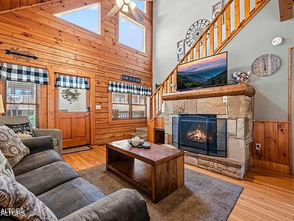 5th image of 326 Big Bear Way