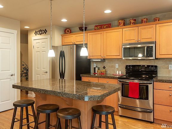 4th image of 3304 77th Ave NW