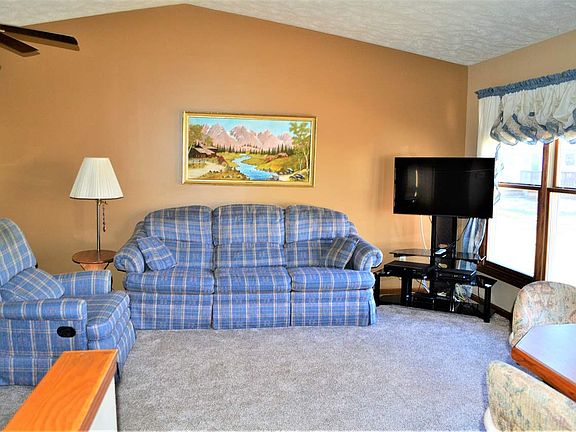 4th image of 6 Meadow Ln