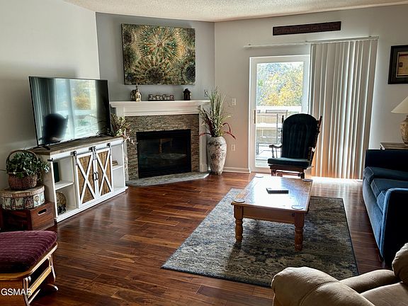 2nd image of 205 Ogle Dr #433
