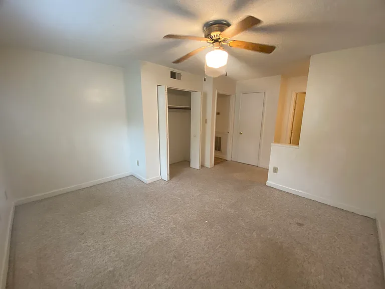 Avery Close Condominiums — Photo 104