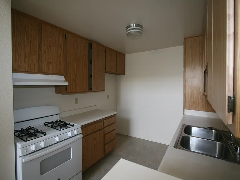 3637 Clarington Ave #213 — Photo 43