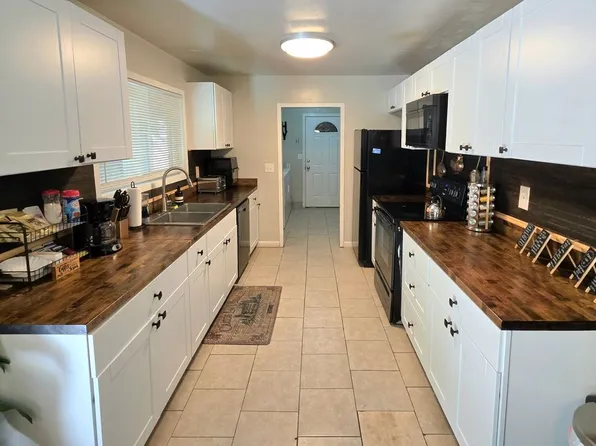 3910 Churn Creek Rd, Redding, CA 96002