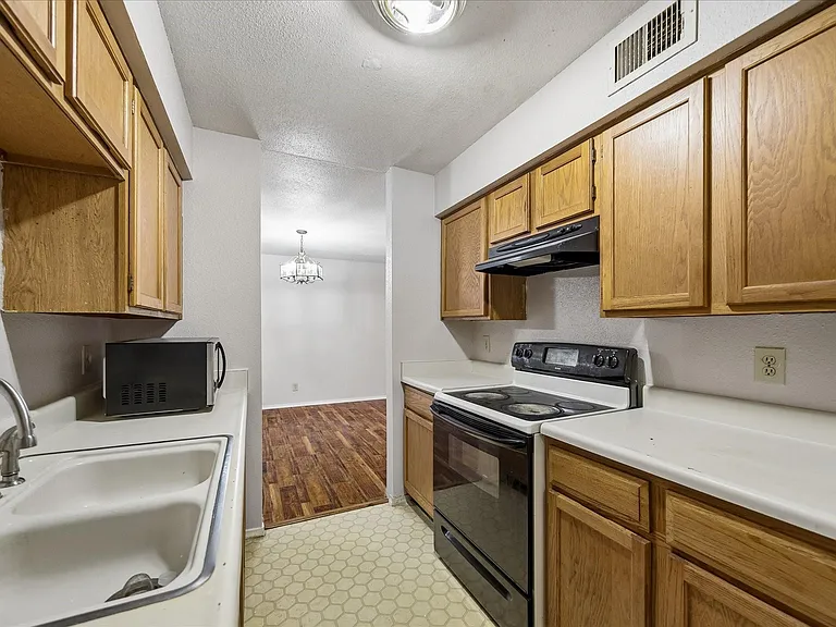 9700 Leawood Blvd #702 — Photo 10