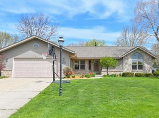 N65W14382 Redwood Dr, Menomonee Falls, WI 53051