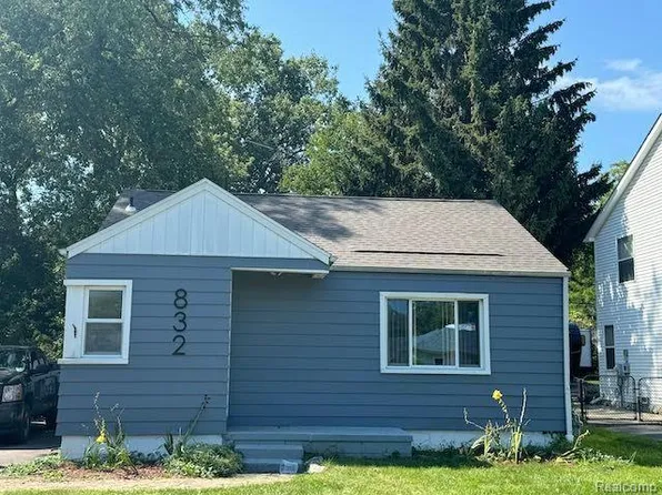 832 Ledyard St, Waterford, MI 48328