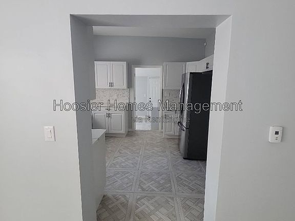 4th image of 938 Jefferson Ave #1