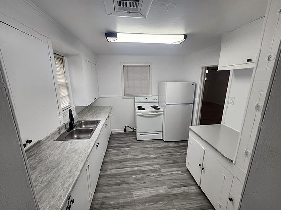 2nd image of 2436 Rose St