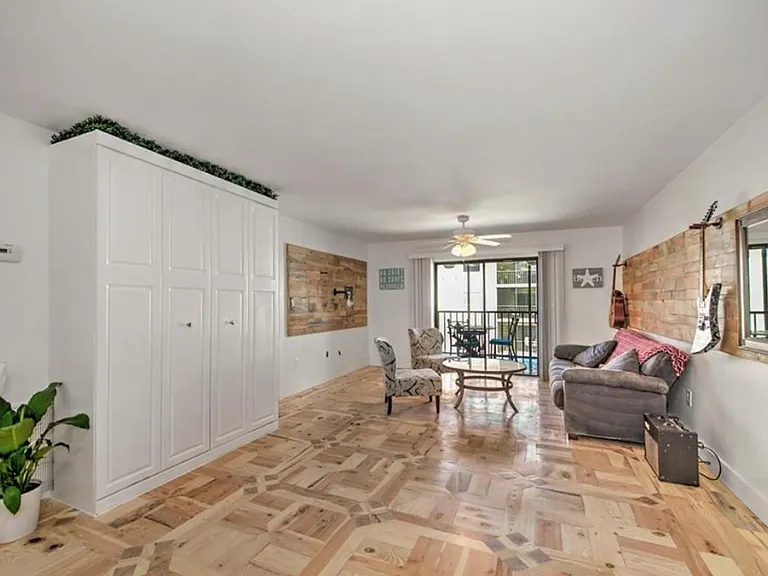 9395 Pennsylvania Ave #9 — Photo 3