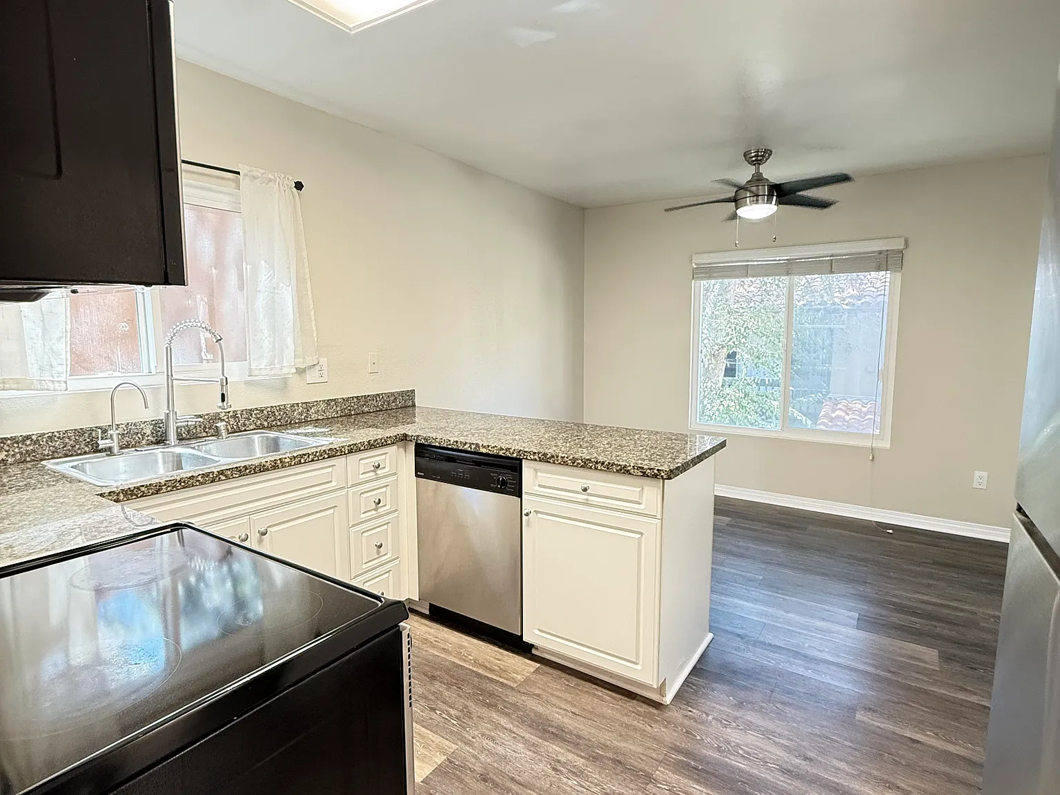3 bed, 1040 sqft, $3,400 — Photo 1