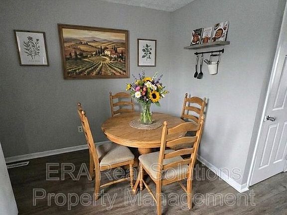 4th image of 1705 Carstare Dr