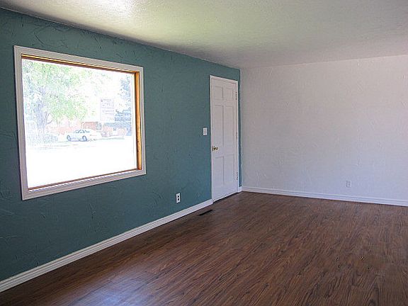 3rd image of 1040 Cathryn Ave
