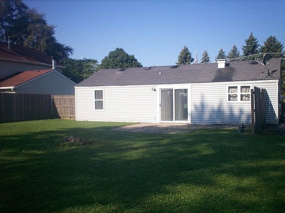 4th image of 1222 Douglas Ave