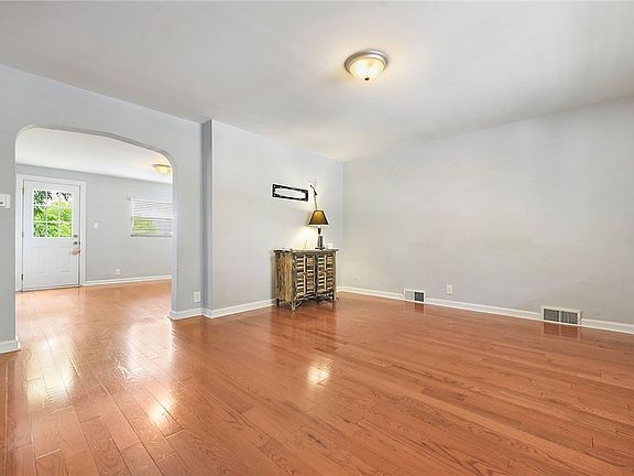 4th image of 28 Exeter St