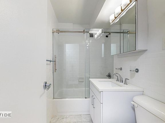 5th image of 165 E 35th St #12P