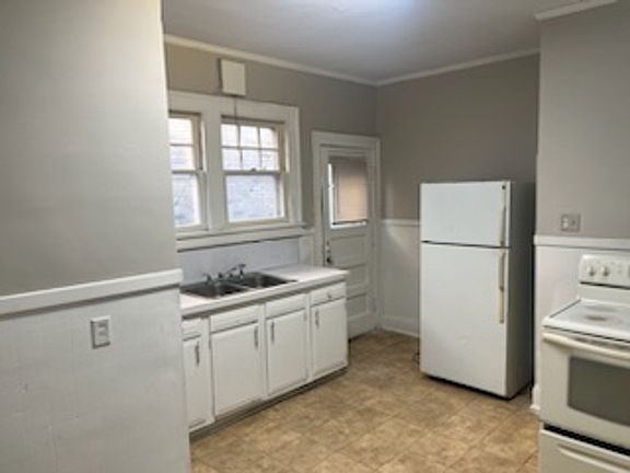 3rd image of 1119 W Sylvania Ave #201