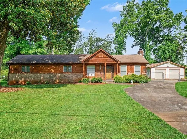 8865 N View Dr, Lithia Springs, GA 30122