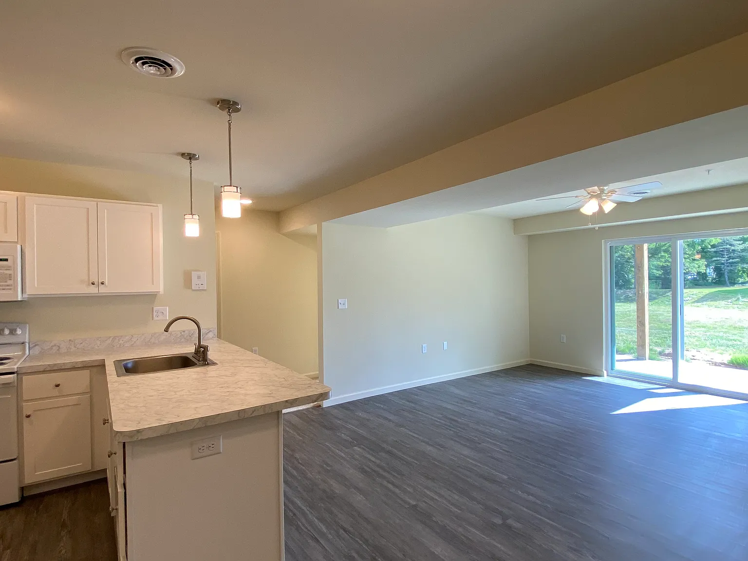 2 bed, $1,895 — Photo 4