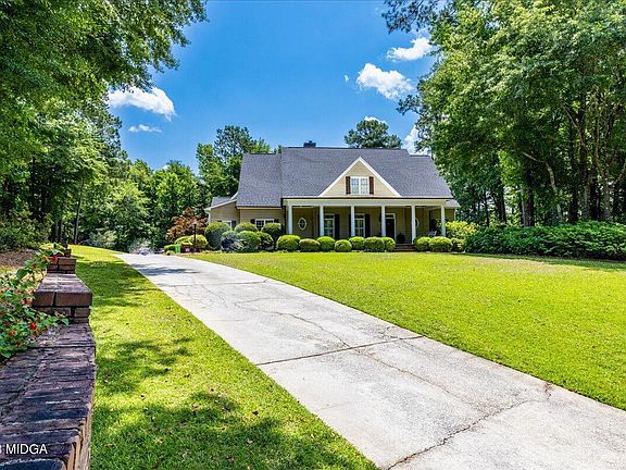 3rd image of 107 Kittansett Ct