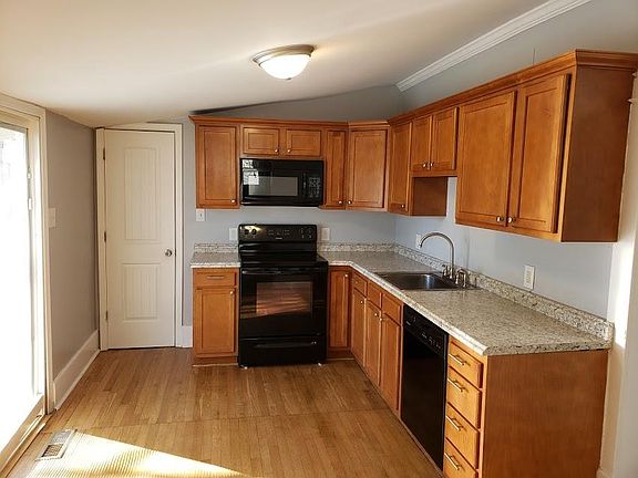 3rd image of 1147 Montrose Ave SE