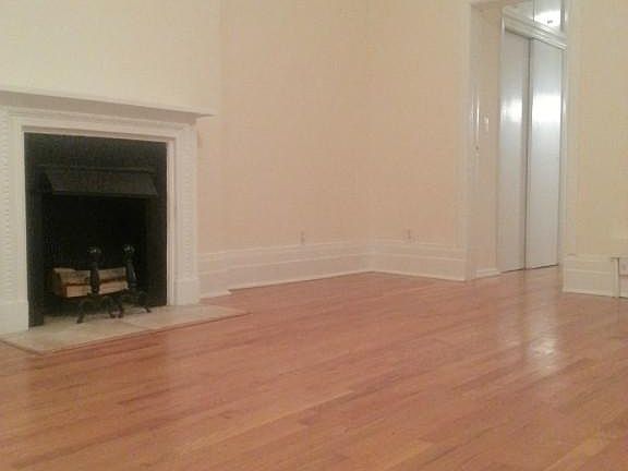 3rd image of 122 E 61st St APT 1B