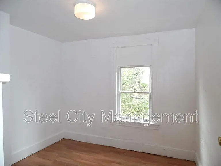 12 Cuyler Ave — Photo 5