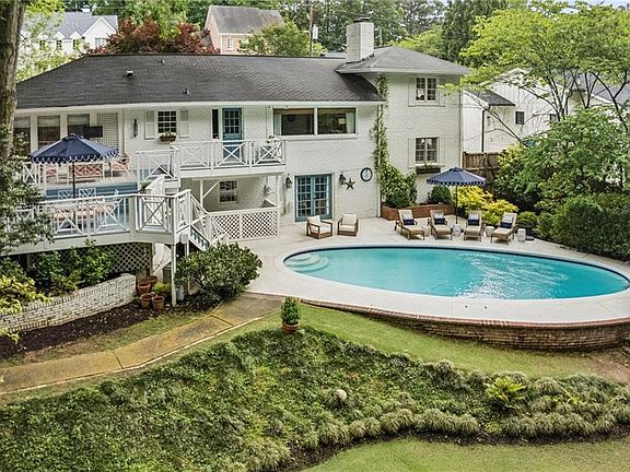 3rd image of 2988 Rockingham Dr NW
