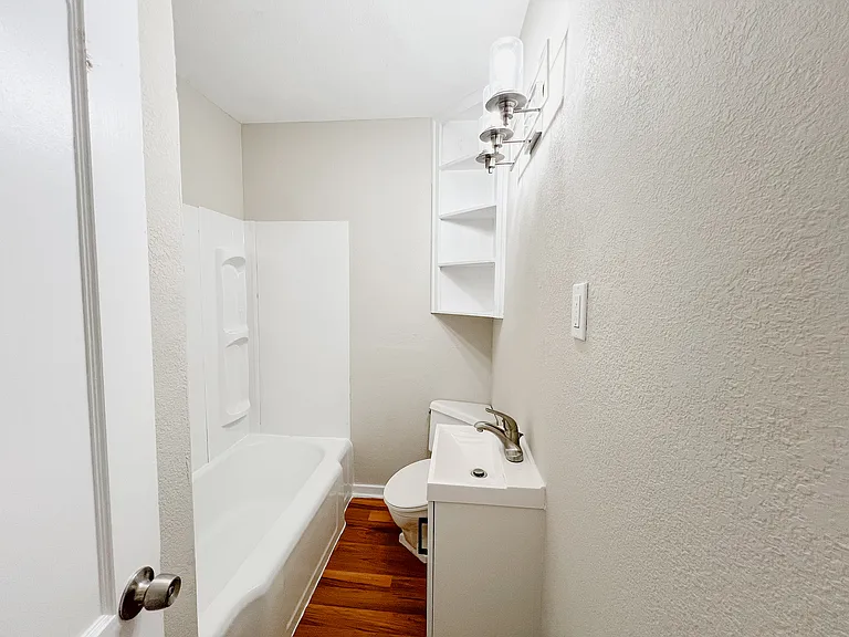 635 N Battin Ave — Photo 7