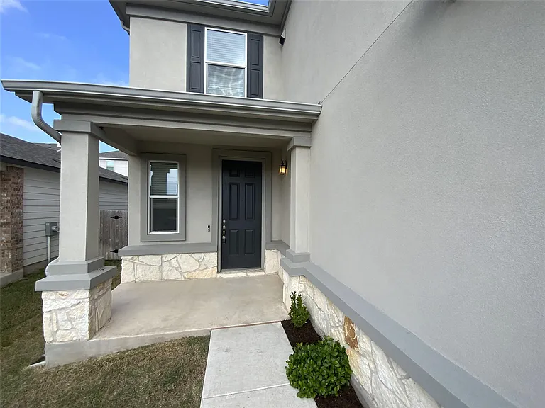 908 Solitude Dr — Photo 3