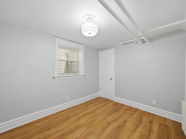 1915 W Lunt Ave #G — Photo 10