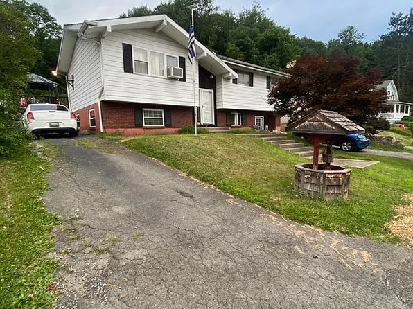 37 Hemlock St #L-4, Carbondale, PA 18407