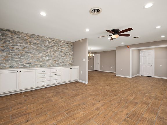 3rd image of 524 Palm Valley Dr E