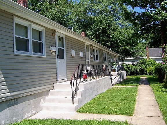 Nice yard for Each Unit to Share