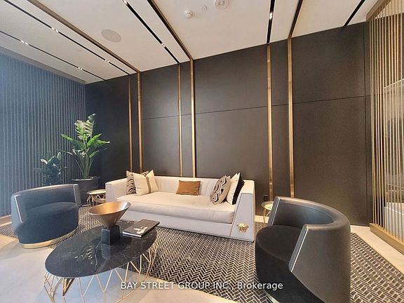 4th image of 319 Jarvis St #4212
