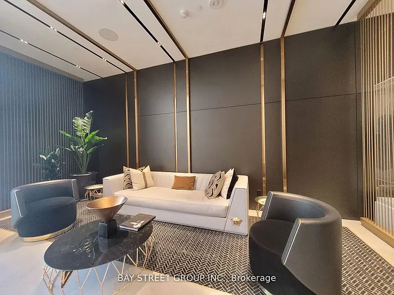319 Jarvis St #4212 — Photo 4