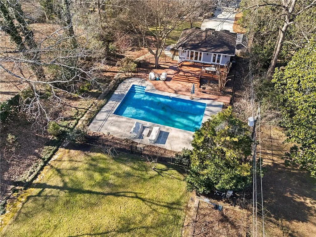 5 bed, 4.0 bath, 4110 sqft, $15,000 — Photo 4