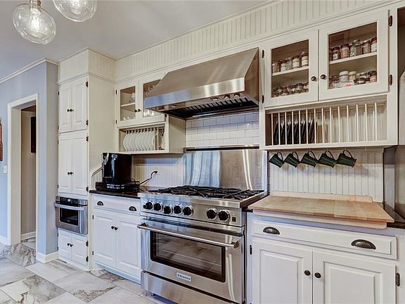 4th image of 3017 Pelham Dr