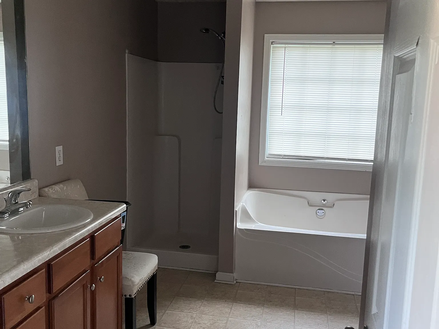 4 bed, 1892 sqft, $2,300 — Photo 4