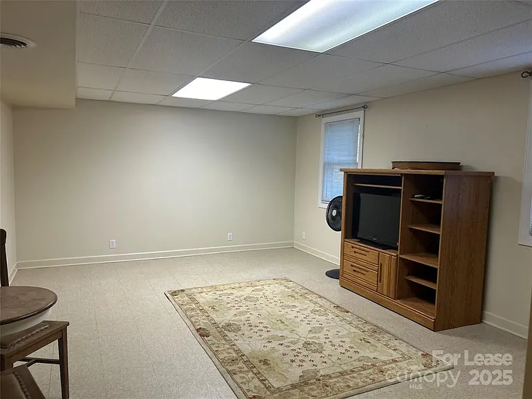 8001 Buckingham Ln — Photo 2