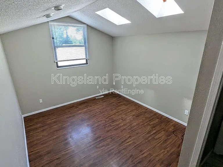 2217 Wendy Way Dr — Photo 13