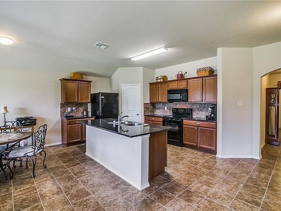 5th image of 1117 River Oak Ln
