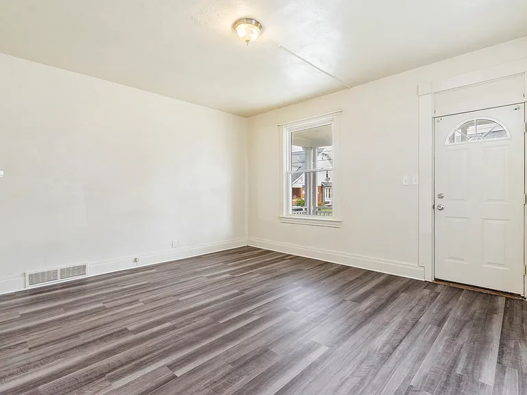 814 Summit St #1 — Photo 4