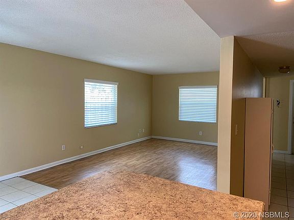 3rd image of 910 Maple St #B