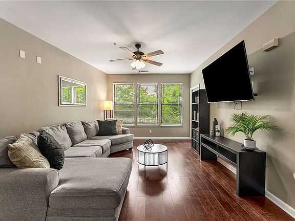 4th image of 898 Oak St SW Unit 1301