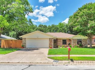 2717 Meadow Grn, Bedford, TX 76021