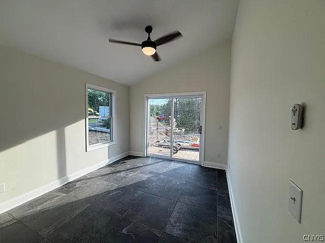 7438 Lakeshore Rd — Photo 25